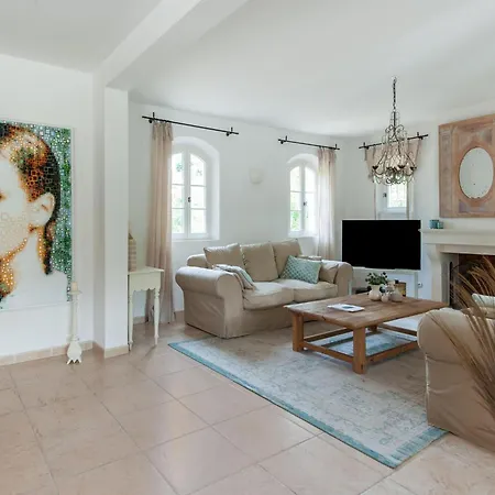 Villa Beachside Bliss In Gassin