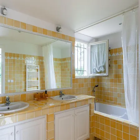 Villa Beachside Bliss In Gassin