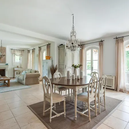 Villa Beachside Bliss In Gassin