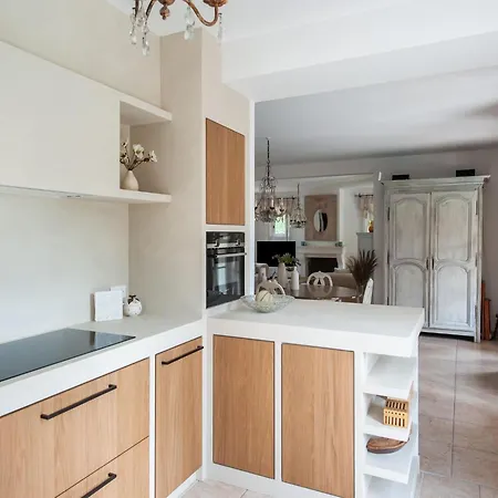 Beachside Bliss In Gassin *