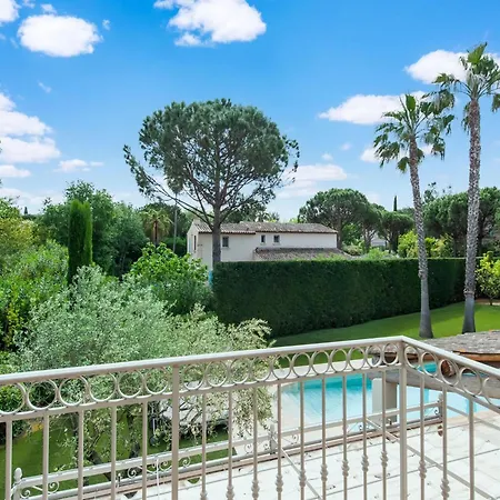 Beachside Bliss In Gassin Villa *