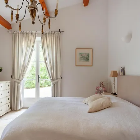 Beachside Bliss In Gassin * 圣特罗佩